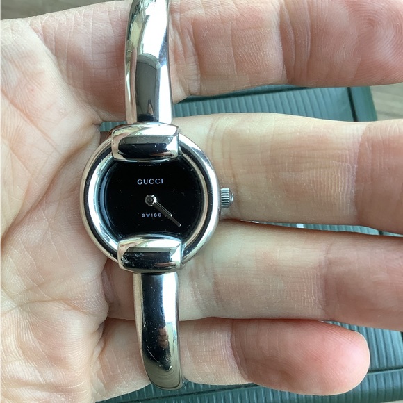 Ladies GUCCI bangle watch ⭐️⭐️⭐️ - Picture 2 of 11